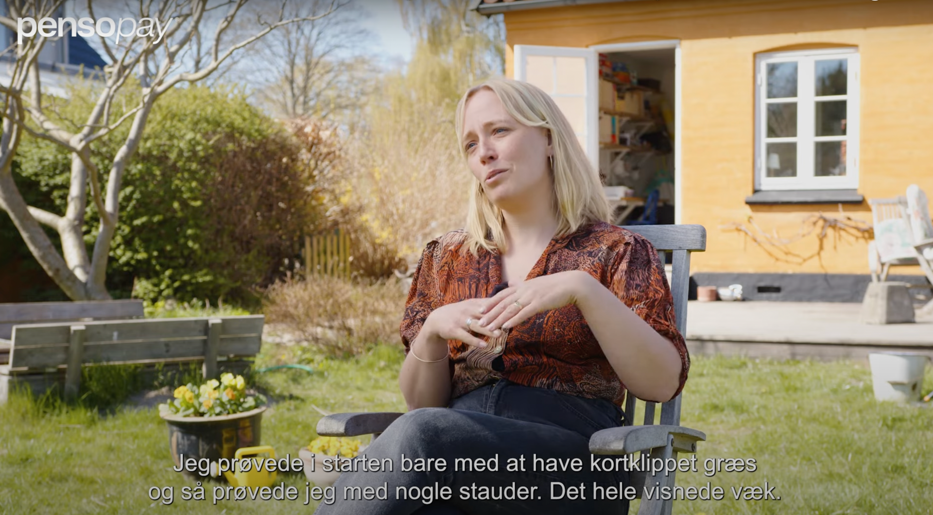 Indlæs video: Naturengen x Pensopay ·· Videointerview med Sandra Engen om biodiversitet i haverne og iværksætteri